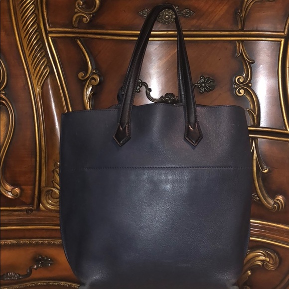 AUTHENTIC FENDI handbag - Picture 2 of 7